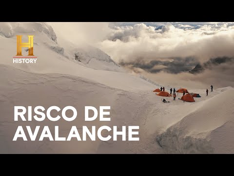 Leia mais sobre o artigo Montanhistas examinam os riscos de avalanche no pico de Alpamayo | ANDES EXTREMO | HISTORY